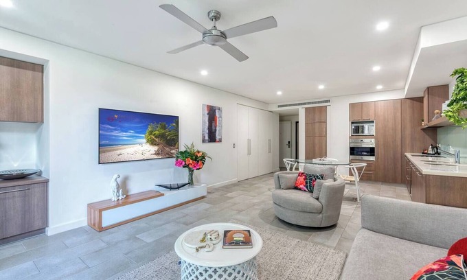 Palm Cove Resort | Hibiscus Haven Resort style Chic by the Beach