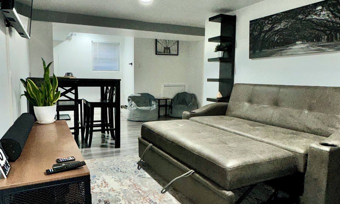 East Rockaway House | Hidden Gem: Modern Basement Apt