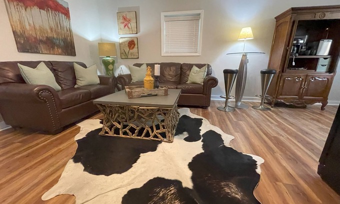 Suwanee Cottage | Hidden Gems in Heart of Suwanee 1Br/1Ba - 2 separate cottages available