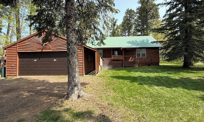 Lead Cabin | Hidden Haven in Terry Peak with hot tub