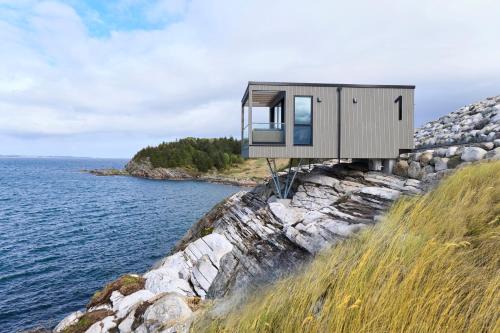 Herdla Apartment | Hideaway 1 luxurious cabin 15 m above the sea