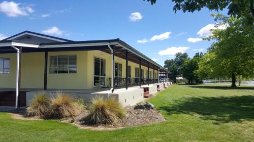 Twizel Hotel | High Country Lodge, Motels & Backpackers
