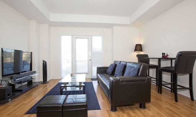 Churchill Meadows House | High End - Churchill Meadows Full House with free Parking.