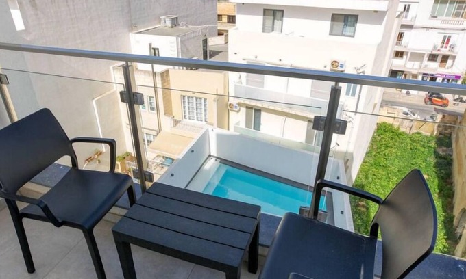 Swieqi Apartment | High floor 1BR with Pool access & WIFI in Swieqi