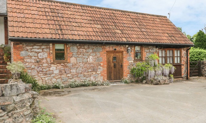Uffculme Cottage | HIGH PARK BARN, pet friendly, with a garden in Uffculme