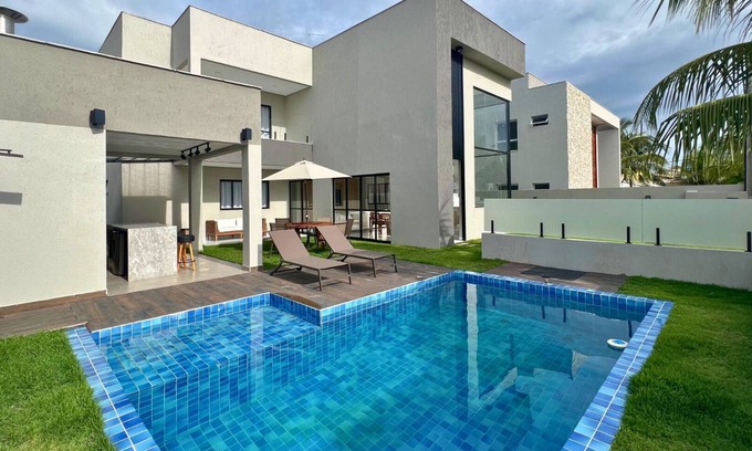 Centro House | High standard house in Guarajuba 5/4 with swimming pool, 150m from the beach.