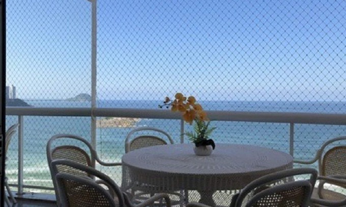 Pitangueiras Apartment | High Standard Apartment FULL FRONT TO THE SEA.