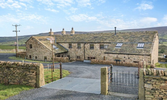 Sutton-in-Craven House | High Stubbing Farm - Four Bedroom House, Sleeps 8