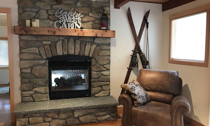 Packwood House | High Valley Hideaway - Wi-Fi, Hot Tub, Smart TV's