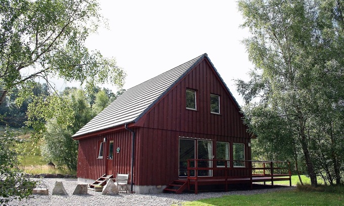 Glenlivet Ski Chalet | Highland Tranquility next to the River Spey in the Heart of Malt Whisky Country