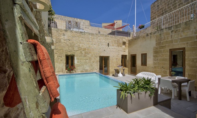 Ħal Bisbut House | Highly Renovated Ta Rozamari Character House With Pool And Hot Tub