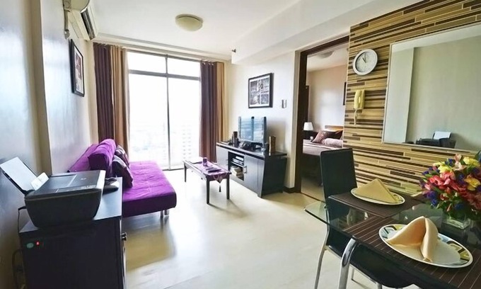 Downtown Condo | Highly Requested and Reviewed Condo Rental in Makati - FREE Wi-Fi
