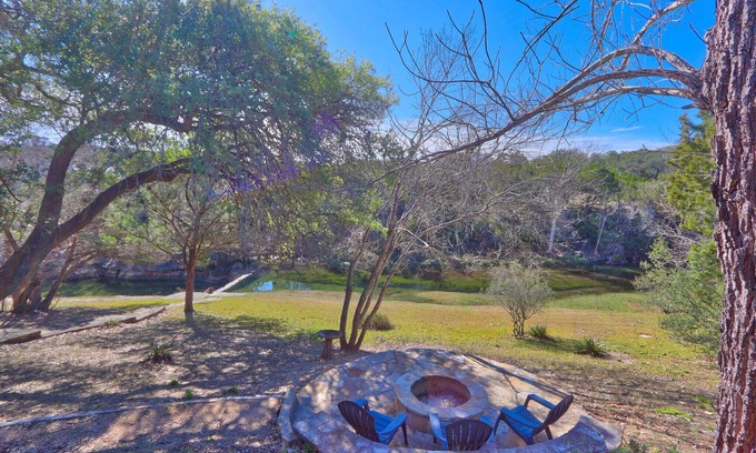 Wimberley Cabin | Hill Country Log Cabin Near Wimberley | Hot Tub, Fire Pit & Scenic Views