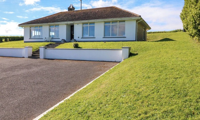 Clonakilty Cottage | HILL CREST, family friendly in Rosscarbery, County Cork