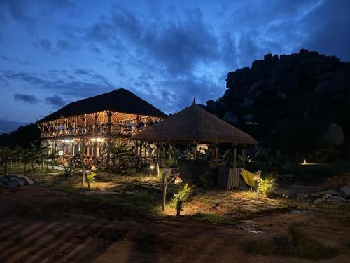 Kamalapur House | Hill Stone View Hampi