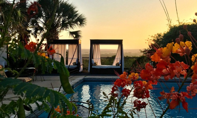 Castroville Hotel | Hillside Boutique Hotel
