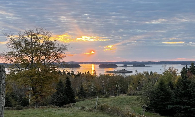 South Addison Cabin | Hillside Lodge with a gorgeous ocean view! - 10 min from the beach!