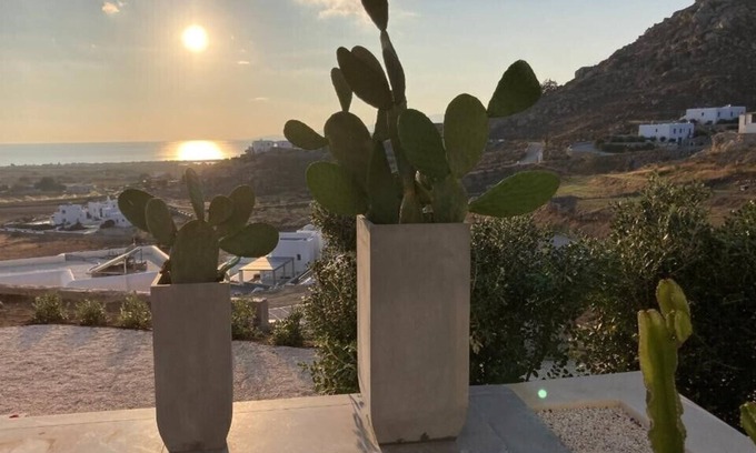 Mikri Vigla Villa | Hillside Villa in Mikri Vigla, Seaview, Pool, & Jacuzzi