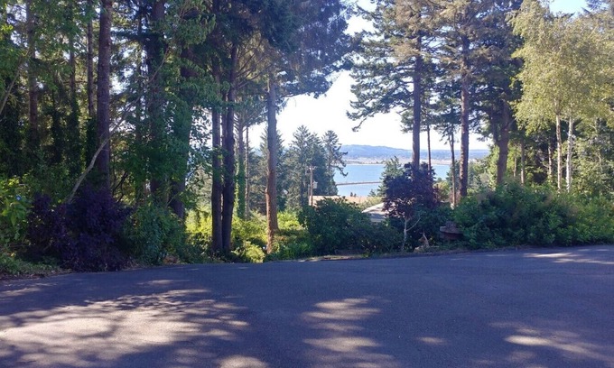 North Bend Cottage | Hilltop cottage, beautiful views.10% discount on weekly & 20% on monthly stays.
