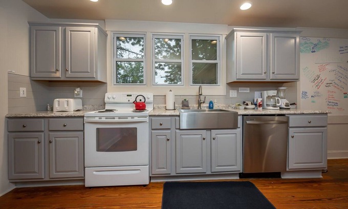 Brevard House | Hilltop Hideaway: Private Hilltop Getaway Near Dwtn Brevard!