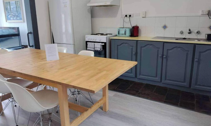 South Hobart House | Hillview House close to CBD
