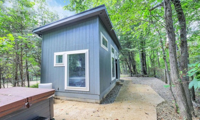 Logan Cabin | Hiltop Haven: The Nook