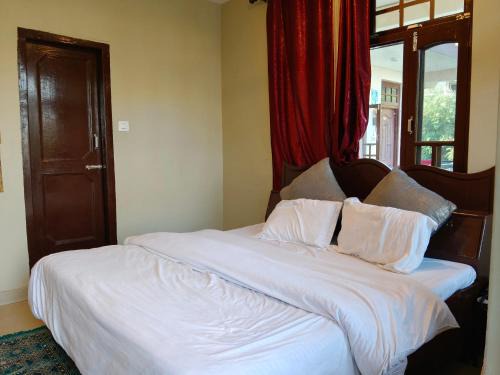 Naddi House | Himalayan horizon and cafe