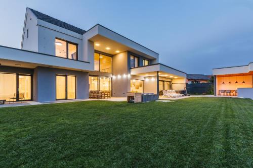 Brezice Villa | HIRUNDO- villa with saunas and hot tub