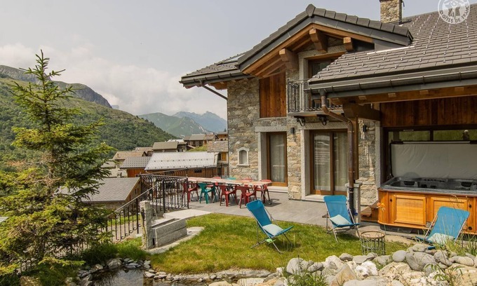 Praranger House | Hislianie - LES Belleville