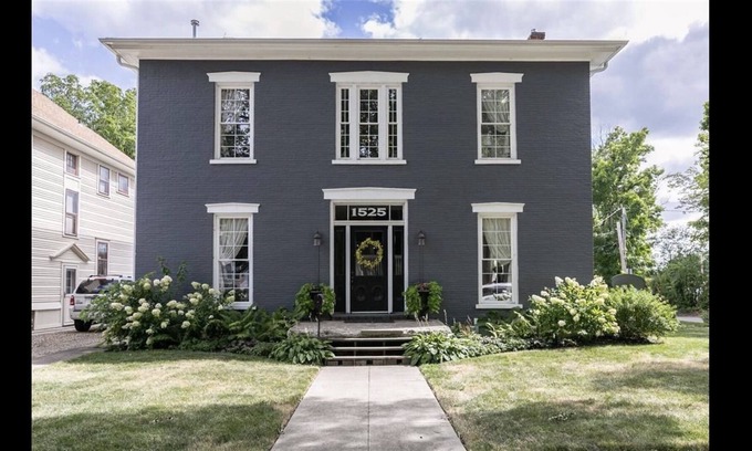 Marion House | Historic 1860 Charm, Modern Amenities Comfort