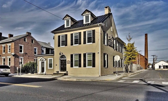Hanover House | Historic Bucher House with central location to Gettysburg and Lancaster Amish