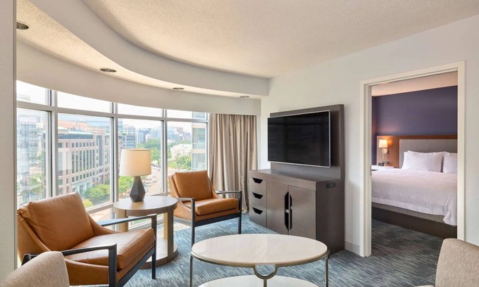 Mount Vernon Triangle Hotel | Historic D.C. Within Reach: Stay by Museums, Free Breakfast, Pet-Friendly