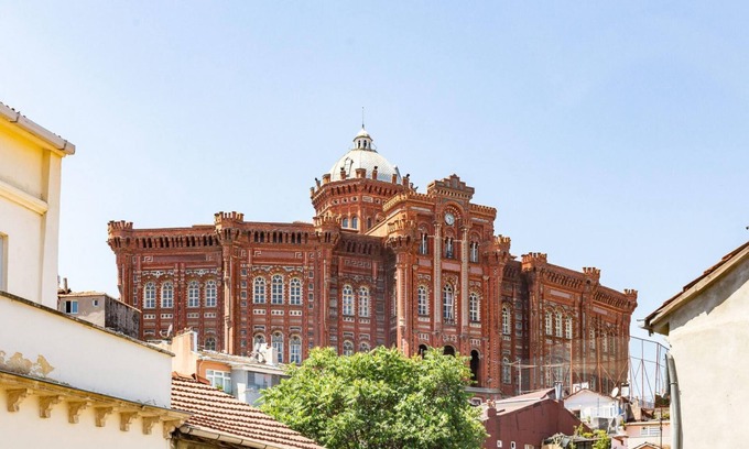 Balat Villa | Historic House near Popular Landmarks in Balat