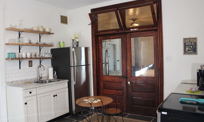 Jim Thorpe Apartment | Historic Mercantile Studio - Ground Floor w/Fireplace & Parking