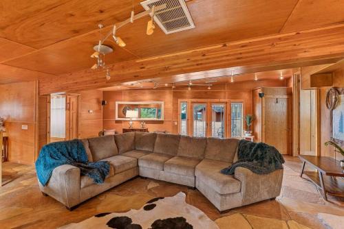 Flagstaff House | Historic Ranch house AC on forest acres in town