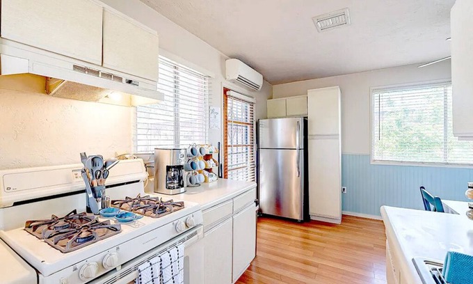 Blenman-Elm Cottage | Historic Retro Modern Guesthouse + 1BA Tucson Retreat - Low Summer Rates! 🏡