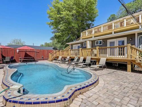 Beach Institute Apartment | Historic Savannah Gold Private Condo with Pool - 2bed, 1&half bath, Sleeps 6, 1st Floor, 15 Min Walk To Historic Savannah Center And All Attractions