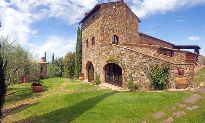 Cinigiano Apartment | Historic Stone House Casanova with Pool & close to Seaside