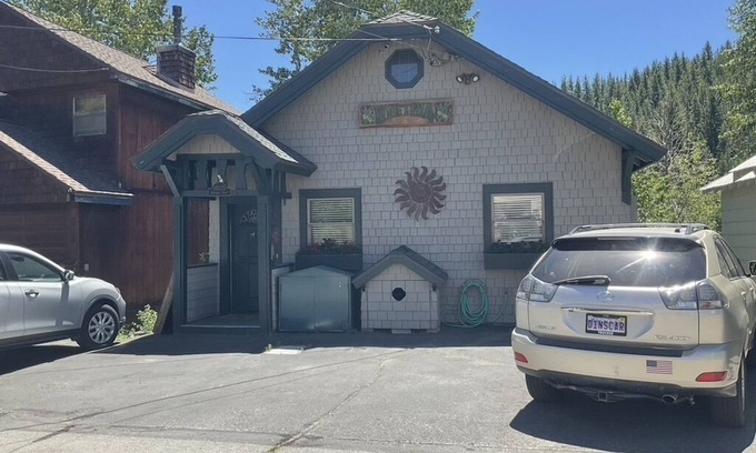 Downtown House | Historic Truckee River House
