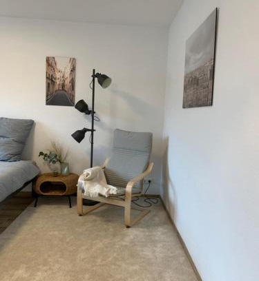 Sindelfingen Apartment | HMS16 - 1 Zimmer ApartmentI I max 2 Personen I ab 5 Nächte I S-Bahn I Mercedes Benz I Balkon I Küche I Bad