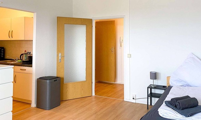 Zwickau Apartment | HÖ01 large apartment with dryer and washing machine