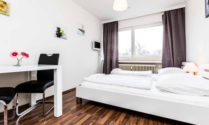 Vingst Apartment | HÖ01 large apartment with dryer and washing machine