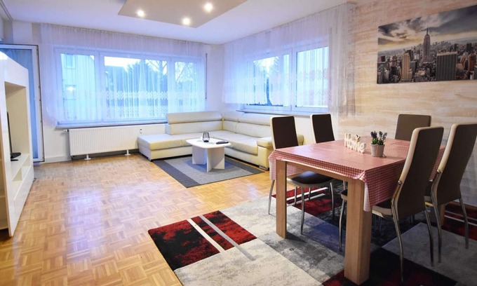 Porz Apartment | HÖ01 large apartment with dryer and washing machine