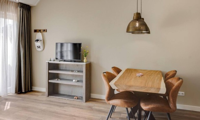 Municipality of Noord-Beveland Apartment | Hof van Maldegem appartement Weizicht, oase van rust dichtbij de zeeuwse kust.