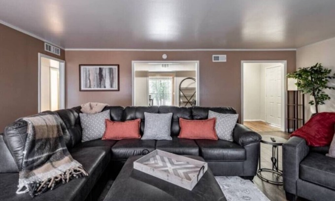 Lubbock Apartment | Hoff Gardens 12 - 2BR 2BA - Downtown Lubbock