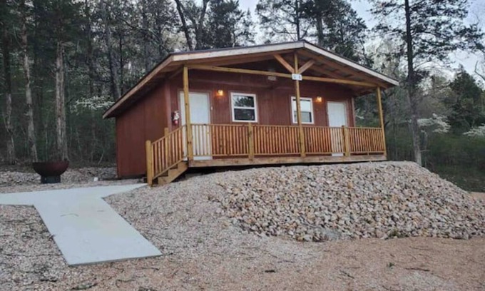 Eminence Cottage | Hogan's Hideout Cozy Cottage #5