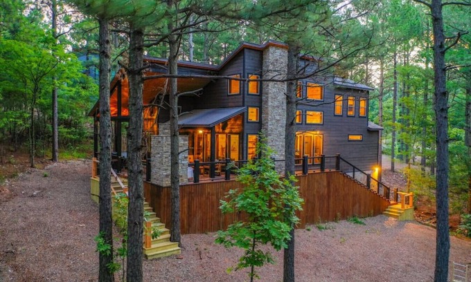 Broken Bow Cabin | Hold Your Horses by Modern Luxury Retreats