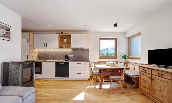 Castelbello-Ciardes Apartment | Holiday Apartment "Waalhof Ferienwohnung Golden" with Mountain View, Shared Garden and Wi-Fi