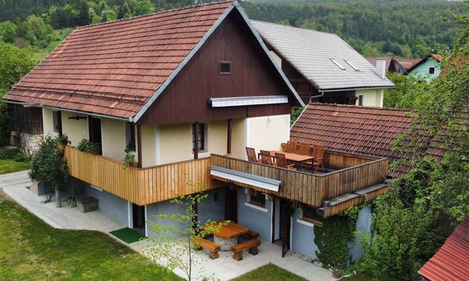 Crnomelj Apartment | Holiday apartment with two separate floors that can accommodate up to 10 people