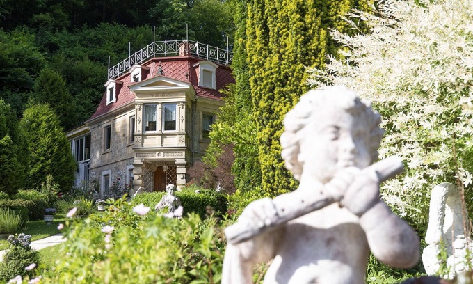 Bad Urach Apartment | Holiday Apartment 'Romance in the Castle' with Mountain View